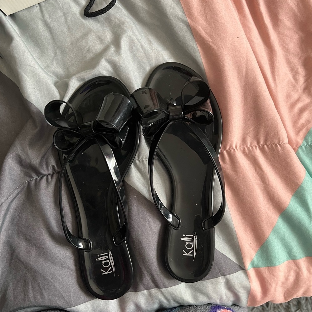 Black bow sandals